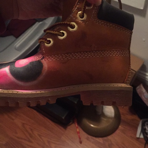 6.5c Custom air brushed Minnie Mouse Timbs - Picture 4 of 8